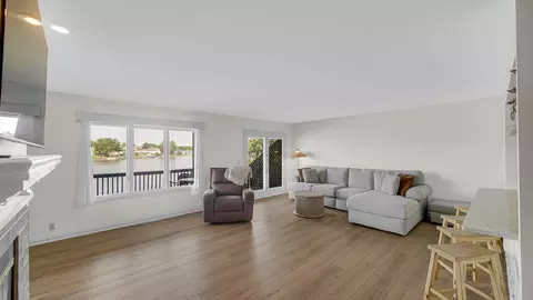 Living - 5040 Spinnaker Ln #C, Crown Point, IN 46307 photo 1 of 2