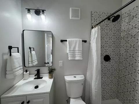 Bath - 800 Buchanan St, Gary, IN 46402 photo 1 of 6