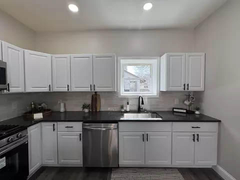 Kitchen - 800 Buchanan St, Gary, IN 46402 photo 2 of 3
