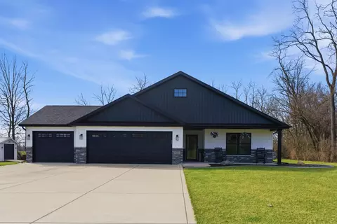 823 11th St, De Motte, IN 46310