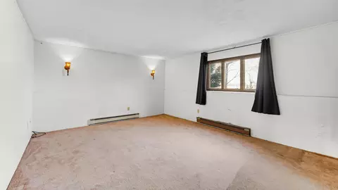 Living - 3050 E 139th Ave, Crown Point, IN 46307 photo 3 of 4