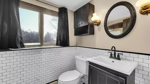 Bath - 3050 E 139th Ave, Crown Point, IN 46307 photo 3 of 3