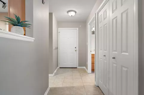 Entry Way - 10404 White Oak Ln #2A, Munster, IN 46321 photo 1 of 2
