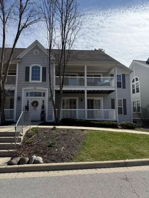 37 Fentree Dr #A, Valparaiso, IN 46385
