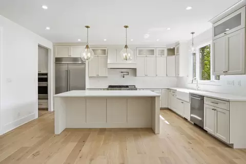 Kitchen - 9631 Sweetspire Ave, Saint John, IN 46373 photo 3 of 4