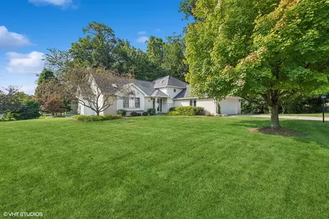 376 Tremont Ct, Valparaiso, IN 46385
