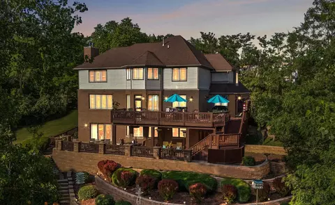 84 Liberty Lakes Dr, Valparaiso, IN 46385