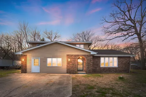 4710 Oak Lane Dr, Griffith, IN 46319