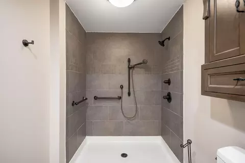 Bath - 4710 Oak Lane Dr, Griffith, IN 46319 photo 3 of 3