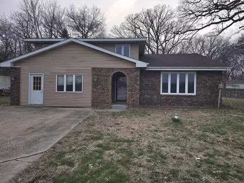 Exterior - 4710 Oak Lane Dr, Griffith, IN 46319 photo 2 of 3