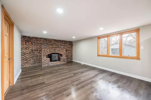 Living - 4710 Oak Lane Dr, Griffith, IN 46319 photo 3 of 4