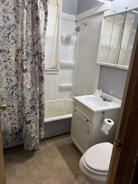 Bath - 833 Fillmore St, Gary, IN 46402 photo 1 of 2