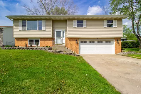 3063 Parkwood Pl, Crown Point, IN 46307