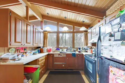 Kitchen - 14 Beach Lane Ct, Ogden Dunes, IN 46368 photo 1 of 2