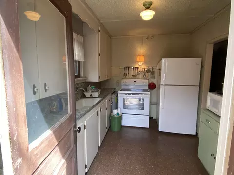 Kitchen - 12 Beach Lane Ct, Ogden Dunes, IN 46368 photo 2 of 2