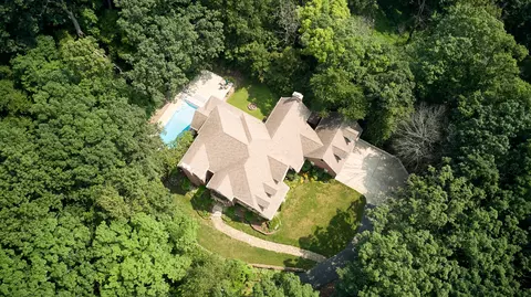 273 Bridlewood Ln, Valparaiso, IN 46385