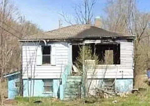 824 E 15th Ave, Gary, IN 46407