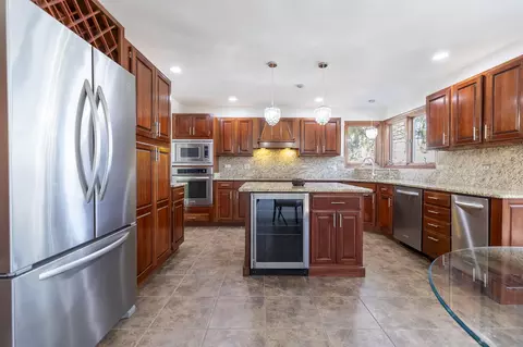 Kitchen - 8407 Beech Ave, Munster, IN 46321 photo 3 of 4