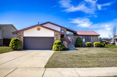 8940 Calhoun Pl, Crown Point, IN 46307