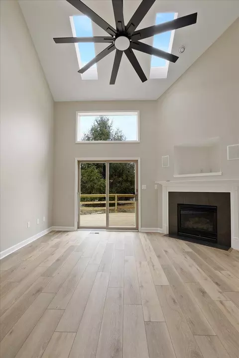 Living - 948 Cornwallis Ln, Munster, IN 46321 photo 3 of 6