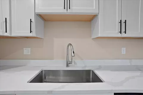 Kitchen - 948 Cornwallis Ln, Munster, IN 46321 photo 5 of 5