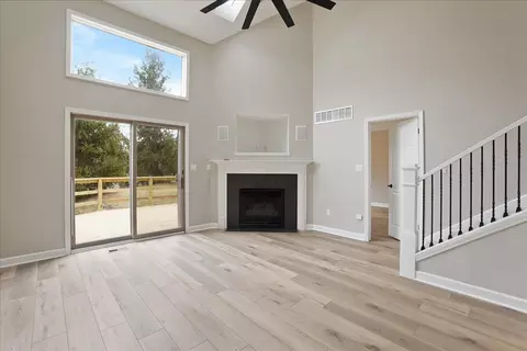 Living - 948 Cornwallis Ln, Munster, IN 46321 photo 4 of 6