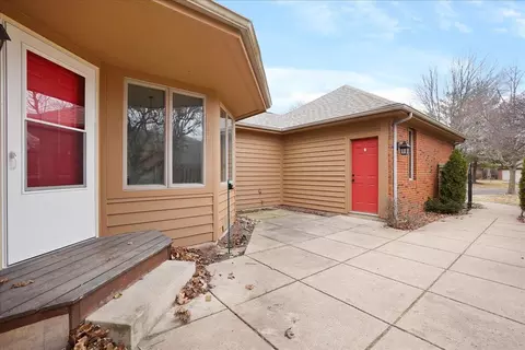 Exterior - 948 Cornwallis Ln, Munster, IN 46321 photo 2 of 5