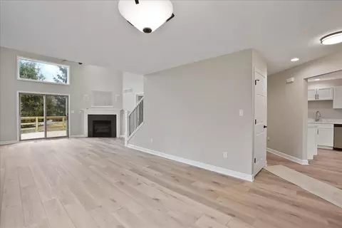 Living - 948 Cornwallis Ln, Munster, IN 46321 photo 6 of 6