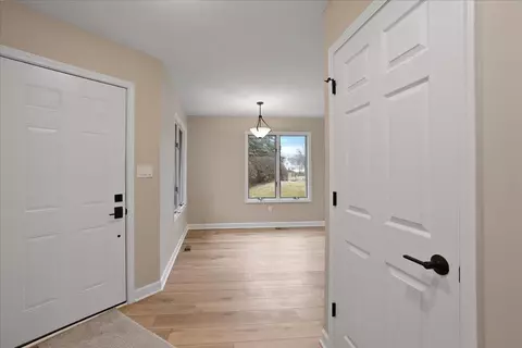 Entry Way - 948 Cornwallis Ln, Munster, IN 46321 photo 1 of 4