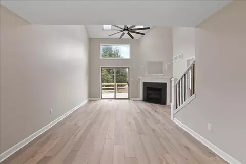 Living - 948 Cornwallis Ln, Munster, IN 46321 photo 5 of 6