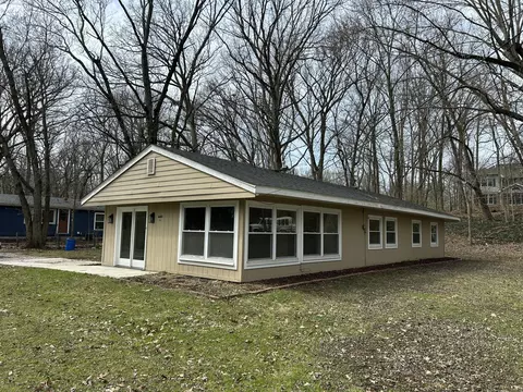 4609 Bear Ln, Valparaiso, IN 46383