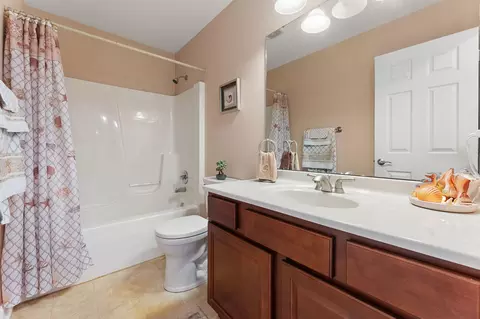 Bath - 7035 Tompkins Ct, Griffith, IN 46319 photo 3 of 3