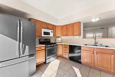 Kitchen - 1823 Beech Ct, Crown Point, IN 46307 photo 3 of 4