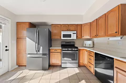 Kitchen - 1823 Beech Ct, Crown Point, IN 46307 photo 2 of 4
