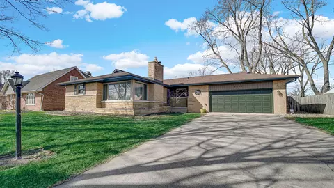 9030 Orchard Dr, Highland, IN 46322