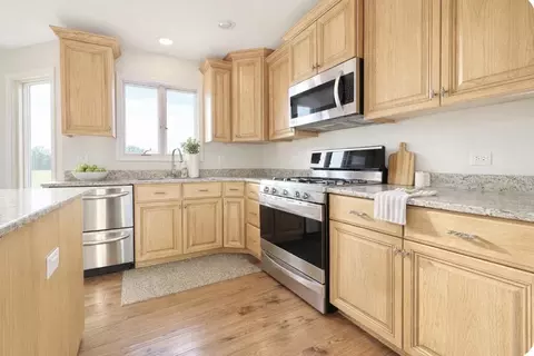 Kitchen - 17826 S County Line Rd, Hebron, IN 46341 photo 2 of 4
