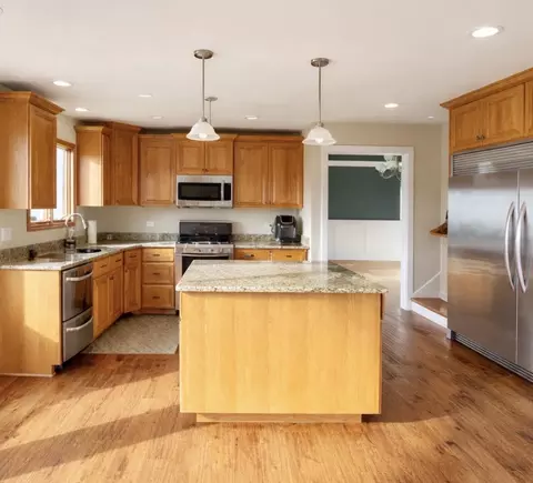 Kitchen - 17826 S County Line Rd, Hebron, IN 46341 photo 4 of 4