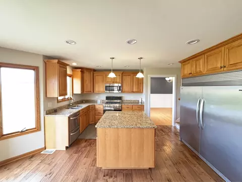 Kitchen - 17826 S County Line Rd, Hebron, IN 46341 photo 3 of 4