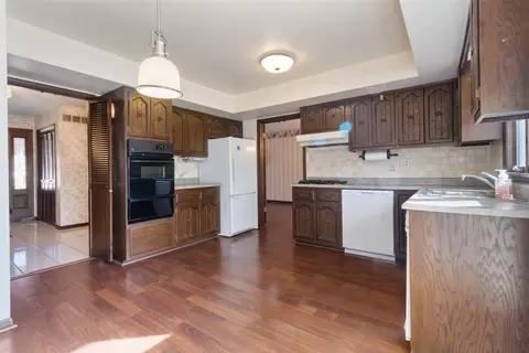 Kitchen - 9536 Walnut Dr, Munster, IN 46321 photo 2 of 3