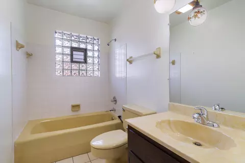 Bath - 9536 Walnut Dr, Munster, IN 46321 photo 2 of 3