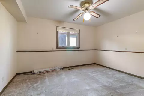 Bedroom - 9536 Walnut Dr, Munster, IN 46321 photo 5 of 5