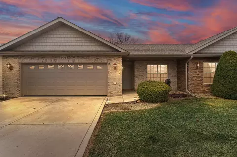 901 Veterans Ln, Crown Point, IN 46307