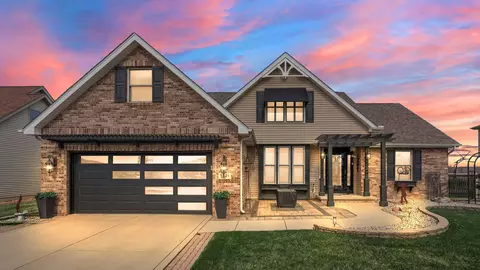 5848 Wildrose Ln, Schererville, IN 46375