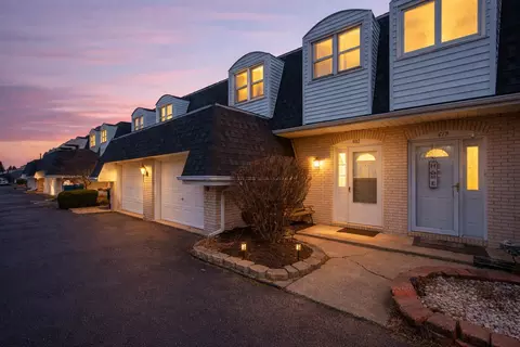 617 Wellington Dr, Dyer, IN 46311