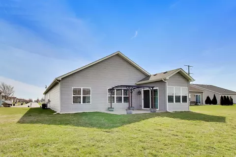 Exterior - 10204 Robinson Ct, Dyer, IN 46311 photo 5 of 7