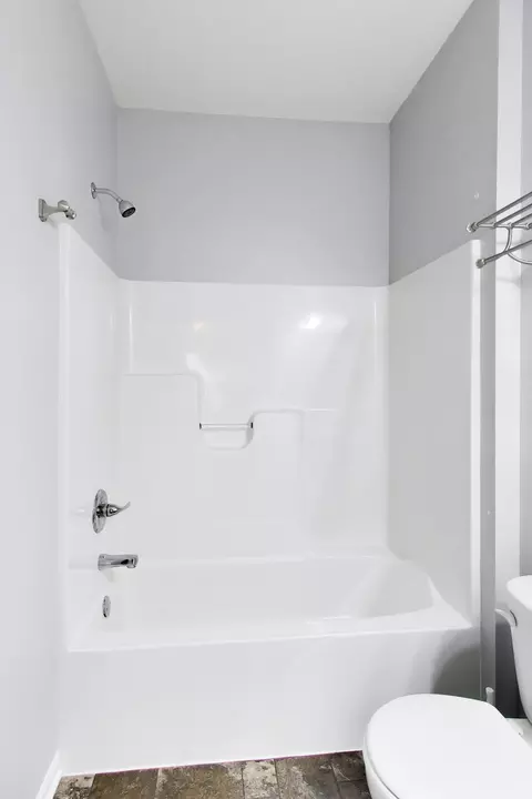 Bath - 10204 Robinson Ct, Dyer, IN 46311 photo 4 of 4