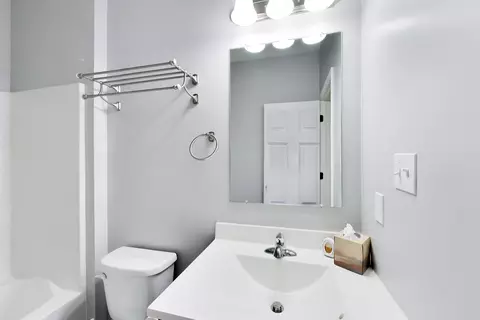 Bath - 10204 Robinson Ct, Dyer, IN 46311 photo 3 of 4