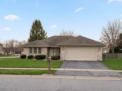 2962 Liberty Dr, Crown Point, IN 46307