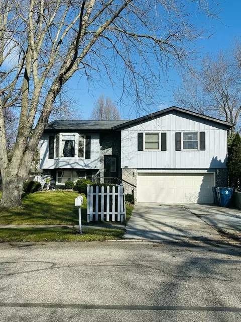 1605 Old Farm Ln, Chesterton, IN 46304