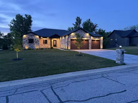 754 Cirque Dr, Crown Point, IN 46307